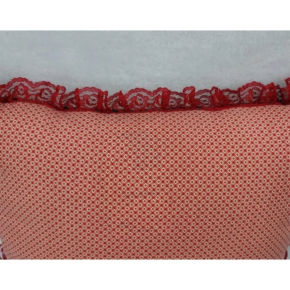 Country House 14 Inch Christmas Colors Throw Pillow With Lace Boarder